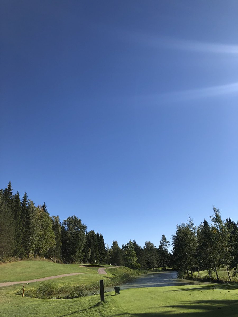 zonib's tweet photo. It was great sunday at the golf course. 😊🏌🏻‍♂️⛳️ #mastergolfespoo #mastergolf #golffi #forestcourse #nofilter #stillgreen #autumn #sun #sunny #sunset https://t.co/wRIsKOqr8g