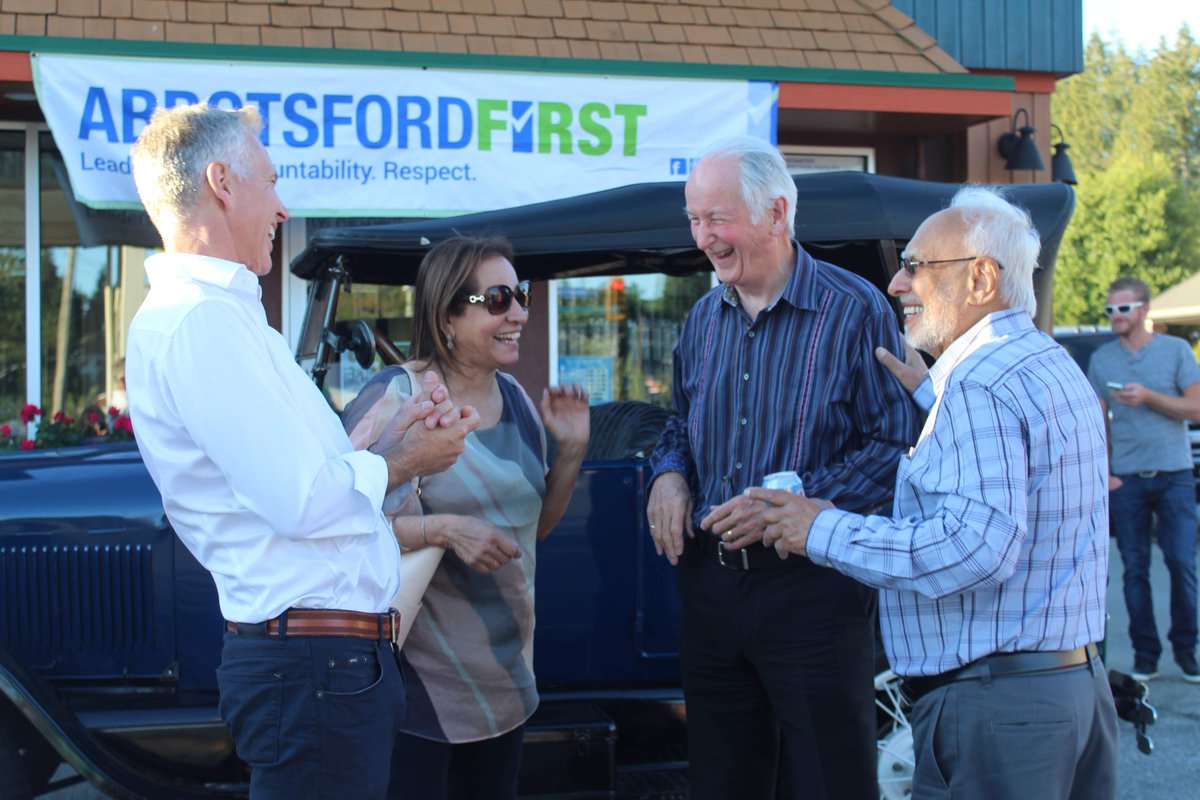 Campaigning is always more fun when surrounded with good friends! @RossSiemens #abbotsford