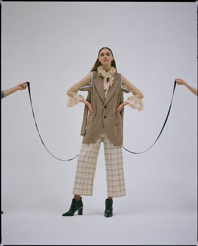 FotodesignBcn's tweet photo. Conoce nuestro nuevo Curso de Estilismo de Moda con @javier_ly 🎓 Para más info entra en nuestra web, link en la bio ⬆️ Photo @javiercastan Stylist @javier_ly for @veinmagazine ♥️
.
.
.
.
.
.
.
#fashion #school #barcelona #photography #model #editorial #stylist #javierly https://t.co/ejHVZkWS8m
