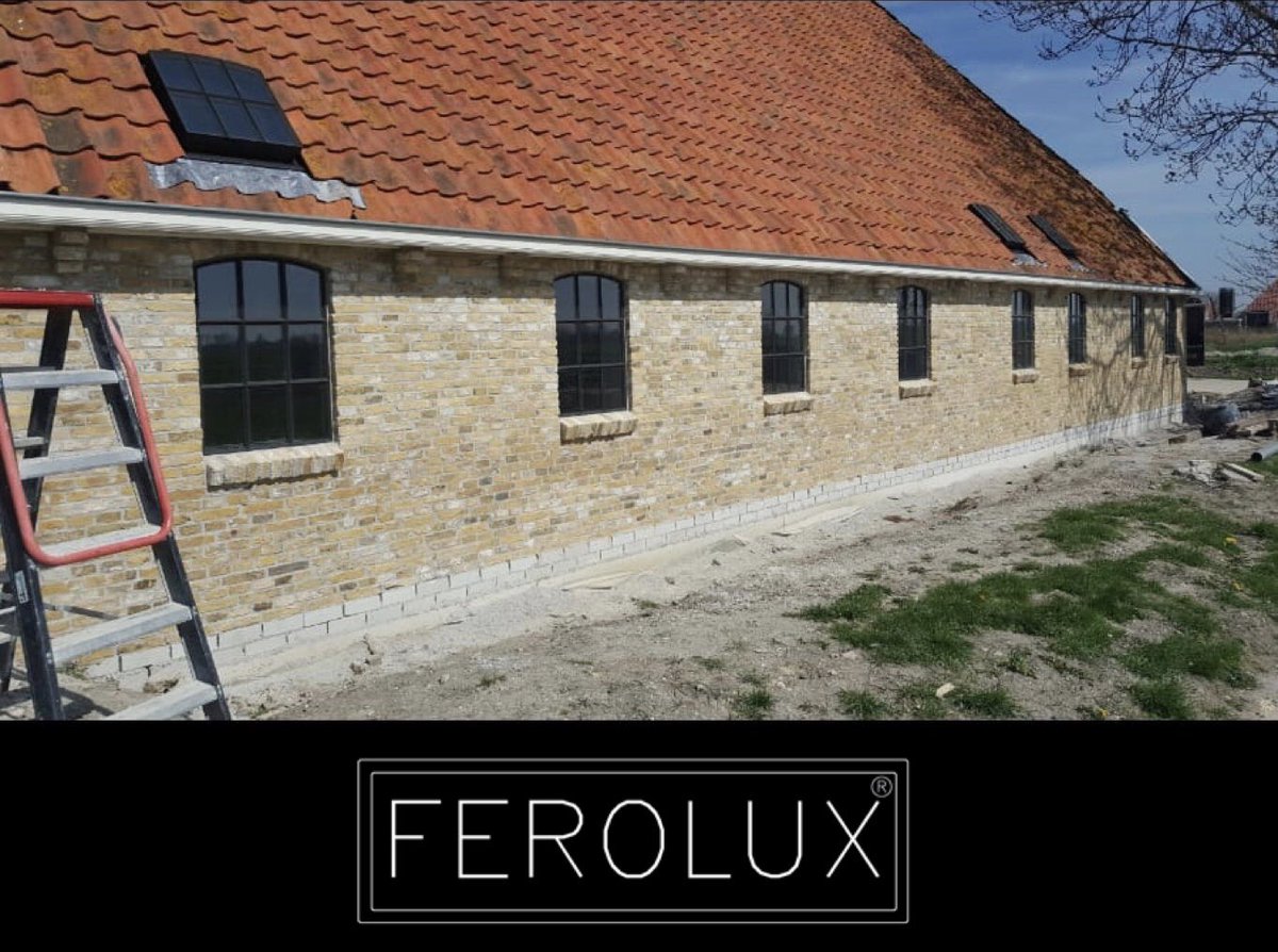 #Zwartstalen #Gevelkozijnen afstemmen op de dakramen?

Bekijk hier het resultaat van de FEROLUX 60x70cm #dakramen met 6 vaks verdeling, perfect aansluitend op de gevelkozijnen.

Wilt u meer weten over onze #nostalgische dakramen?
Kijk dan op ferolux.nl/dakraam-stalen…
