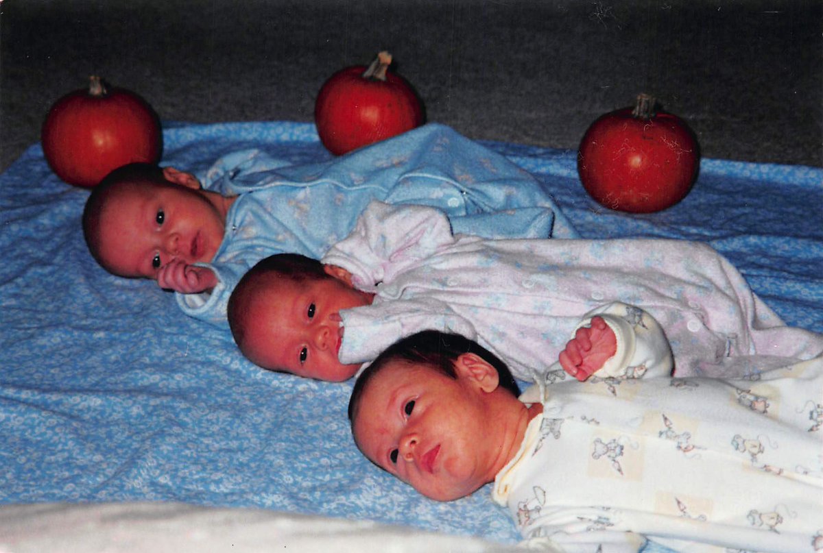 signebest10's tweet image. Happy Birthday to my ugly brothers. First time celebrating our birthdays away from each other. Have a good one!