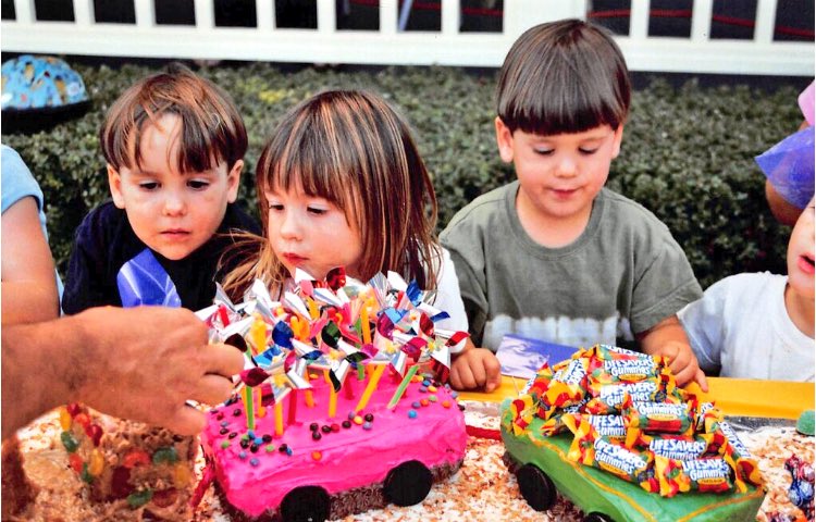 signebest10's tweet image. Happy Birthday to my ugly brothers. First time celebrating our birthdays away from each other. Have a good one!