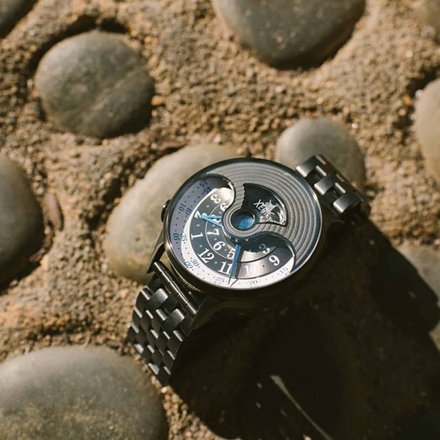 XericWatches's tweet photo. A day at the beach with the Evergraph auto🌊 
https://t.co/QdVJ5FZrbN
.
.
.
.
.
#xeric #evergraph #xericwatch #watchoftheday #wristwatch #watchesofinstagram #watchporn #wristporn #wristshot #instawatch #watch #design #fashion #horology https://t.co/Gf3ZmK5bum