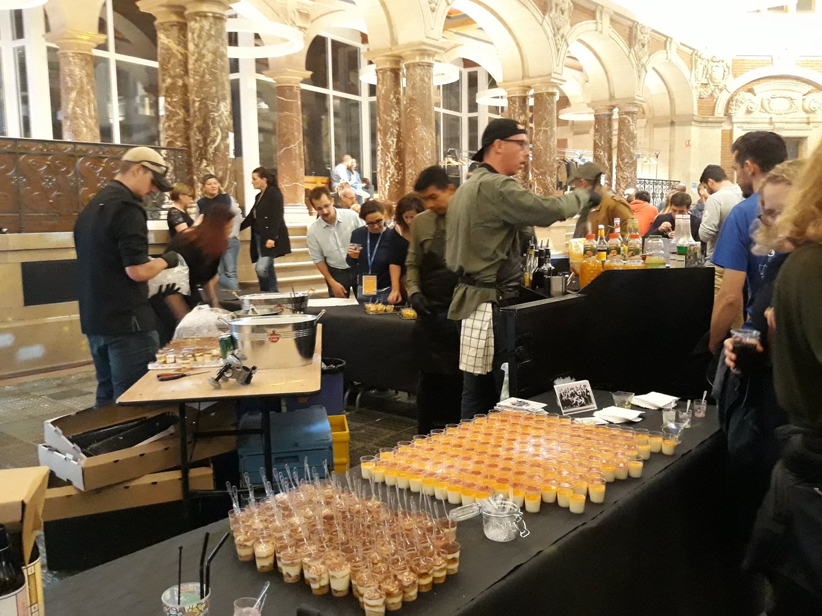 SW_belgo_french's tweet photo. #SWBeFr C'est parti pour la soirée de clôture du #Startup Weekend Belgo-French ! #mojitos #startup #réussite #quaidesbananes 🍸🍺🍡 https://t.co/tsyZvfp968