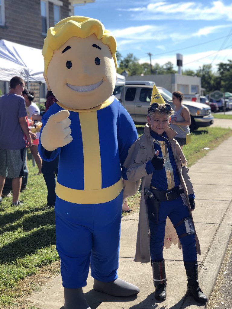 Goodbye, West Virginia! 

A massive thank you to the #MothmanFestival and everyone who came out to see us and hang out with Vault Boy! 

#Fallout76 will launch on November 14th.