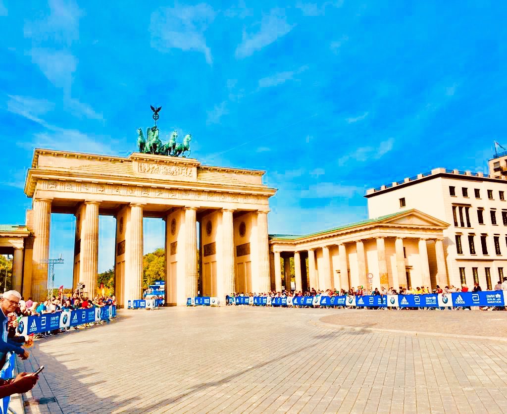 gidnutrition's tweet photo. Great atmosphere in Berlin today watching @nickbutterrun 🏃♂️ run the @berlinmarathon along with Kipchoge running a new WR time! 2️⃣⏺0️⃣1️⃣⏺3️⃣9️⃣
#worldrecord #runningtheworld196 #number74 https://t.co/60UyDl9QNL