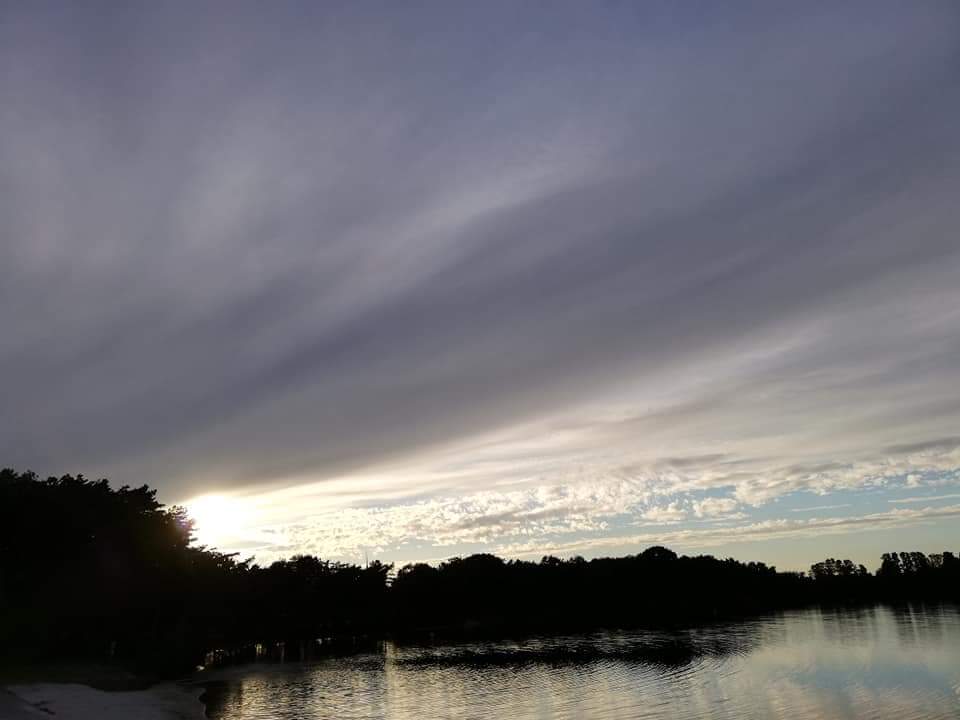 Als afsluiter van een mooi nazomerweekend, met nog een mooie warme nazomerweek in het verschiet.☀️😎👍🏼

📸Foto's: Mieke Dewever

#campingzilvermeer #mol #zilvermeer