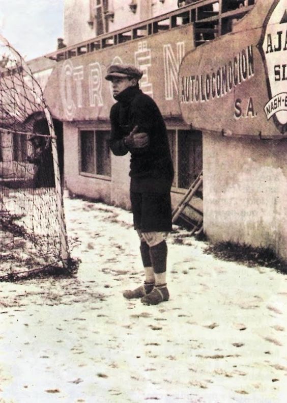 FOTOS HISTORICAS O CHULAS DE FUTBOL DnPSwITX0AYjzRl