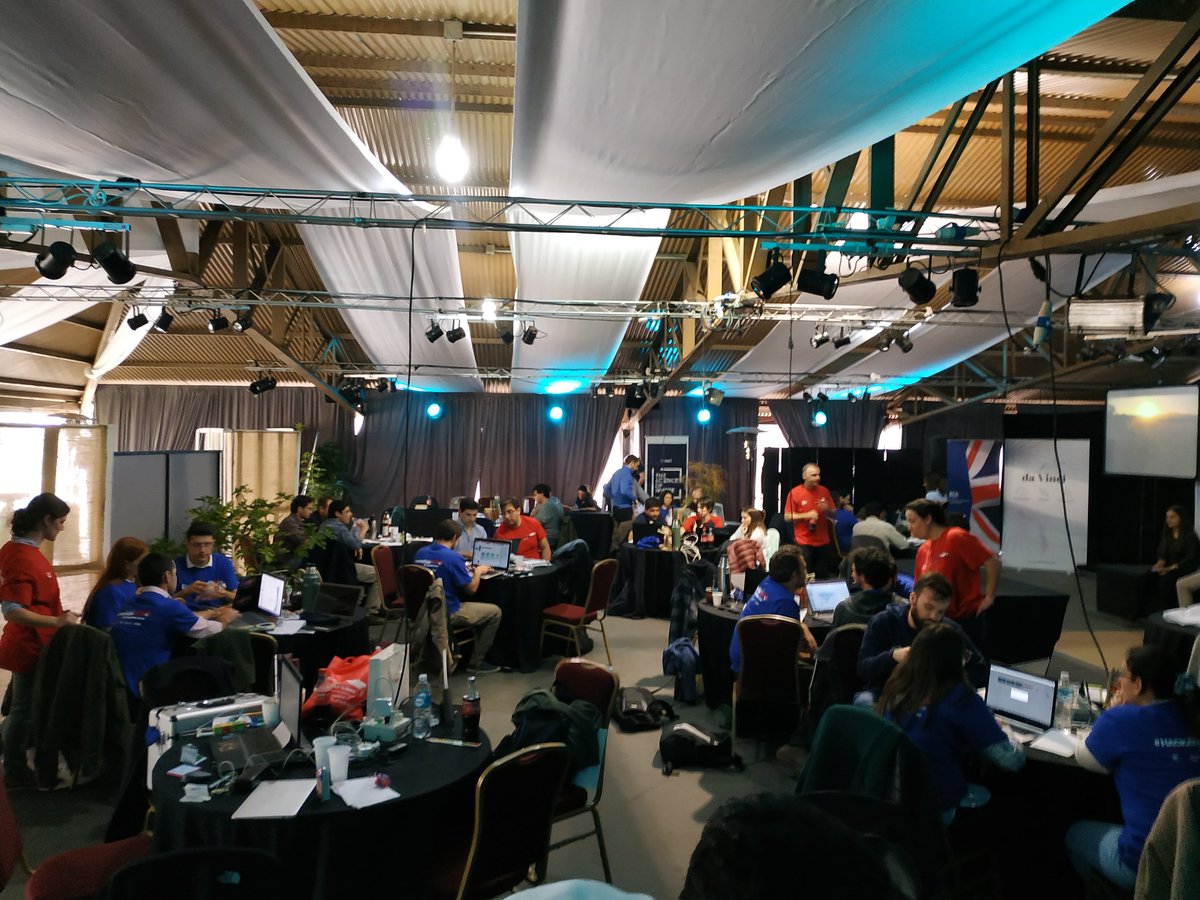 ctrinidad_'s tweet photo. Todos los equipos de #HackatonAgro hace unos minutos preparando los últimos detalle de sus presentaciones finales. Un gusto poder ser parte como mentor! @CutiUy @UKinUruguay @daVinciLAT @ExpoPrado @ANDEUruguay https://t.co/V8Lz5wctz0
