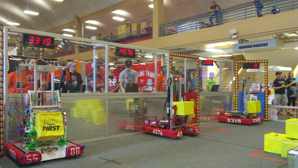 RNR4576's tweet photo. @FIRSTrobotProbs @TNValleyFair @RNR4576 Having a great time at #roborodeo #omgrobots https://t.co/JrmCRf6OsQ
