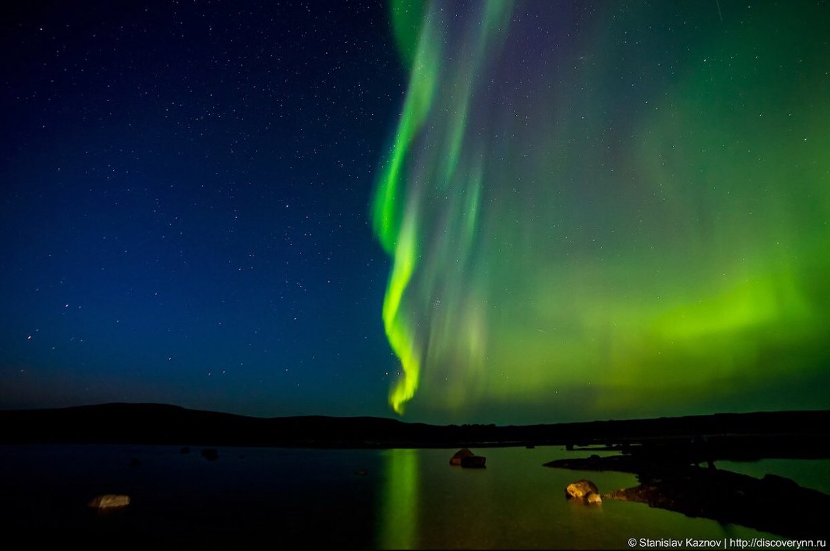StormchaserUKEU's tweet photo. WOW!! Very impressive structured  #AuroraBorealis northern lights over Murmansk, #Russia last night 15th September. Report : cyclone of Rhodes.... #photographer #severeweather #extremeweather https://t.co/fozcI0zell