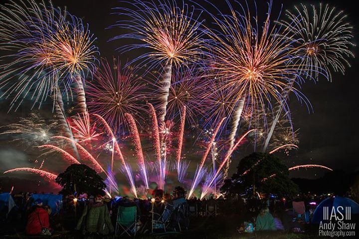 AndyShawPhoto's tweet photo. Explosive evening...
#Fireworks #ArleyHall #Cheshire #fireworkchampions https://t.co/5w7Cw977CH