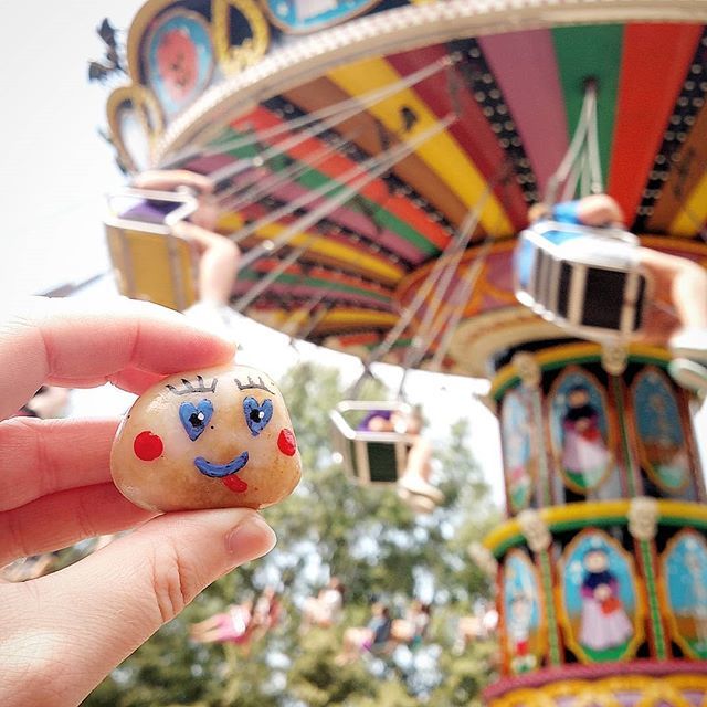 ChelseaMartin20's tweet image. I also forgot to post this picture of Lil' Guy waiting in line to ride the HallowSwings at Holiday World! ift.tt/2D0ic9m