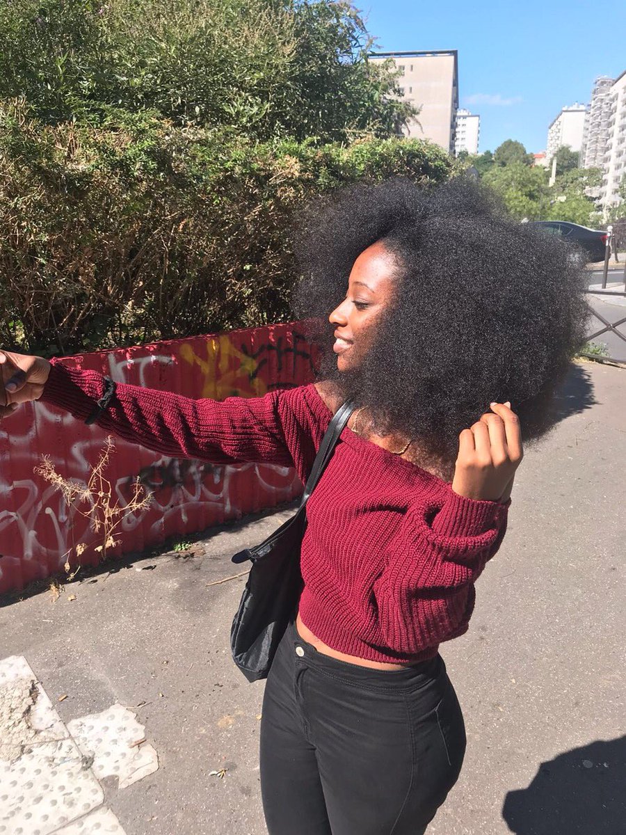 kelsy_chd's tweet photo. #PosteTonAfro je suis très clairement en retard but whatever i’m so fucking cute https://t.co/2EpyaYx8uJ