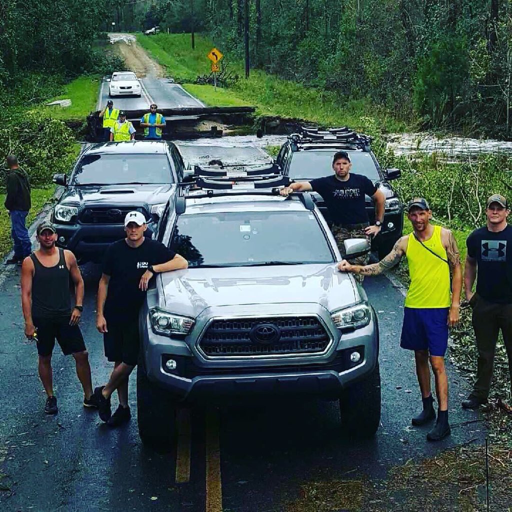 MT @IIMefInfoGroup: #Marines assist local civilians during relief efforts while shuttling people and supplies across a damaged road in North Topsail, #NorthCarolina. #KnowYourMil