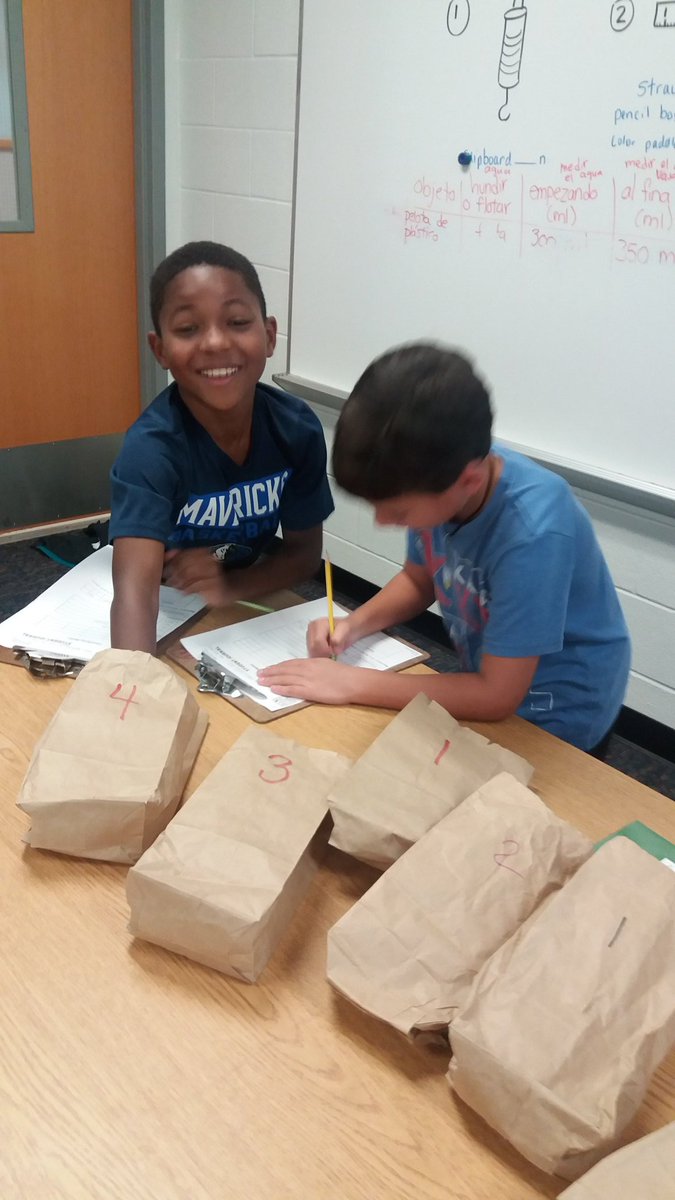 MrsKidwell3rd's tweet photo. Thanks Mrs. Dotson for setting up these awesome hands-on science investigations!  #hickses https://t.co/vj1l8LX776