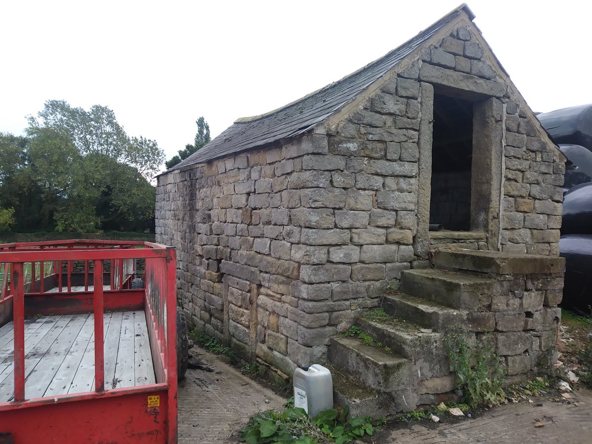 Fantastic weekend at the Historic @FarmBuildings Group conference in the #PeakDistrict on the @ChatsworthHouse estate. New word of the day #poultiggery, a pigsty with a poultry loft over