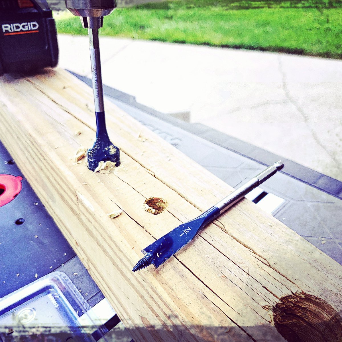 Toolreview4452's tweet photo. If I ever decide to take a vacation to China,  I'm just going to use some @BoschToolsNA spade bits to bore a hole there. #homedepot #toolreviews #powertools #newtools #spadebit #bosch #boschtools #powertools #woodworking https://t.co/C1BiRyazUO