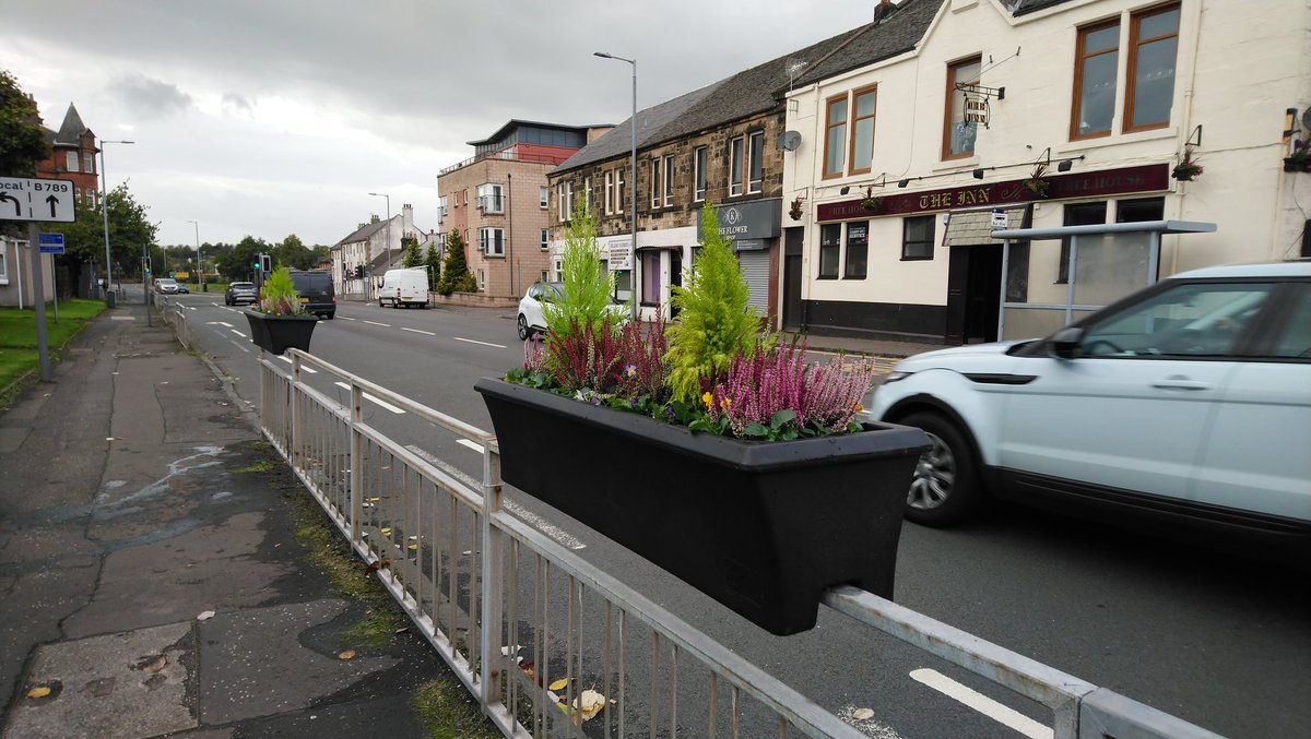 ElderslieCommu1's tweet image. Thanks to @GLA_Airport #flightpathfund we were able to purchase planters and flowers for our village 🌸🌸#positiveelderslie #community @KSBScotland @RenCouncilNews Thanks to @dobbies for the donation of pansies!