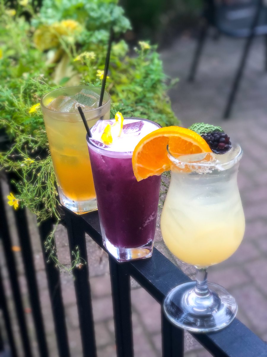 WineAndGarden's tweet image. RT^@longfellowgrill: New feature drinks!!!! White sand sangria, huggy bear and skol sour 
#longfellowgrill #sangria #skol #vikings #summerdrinks #newfeatures #drinkup