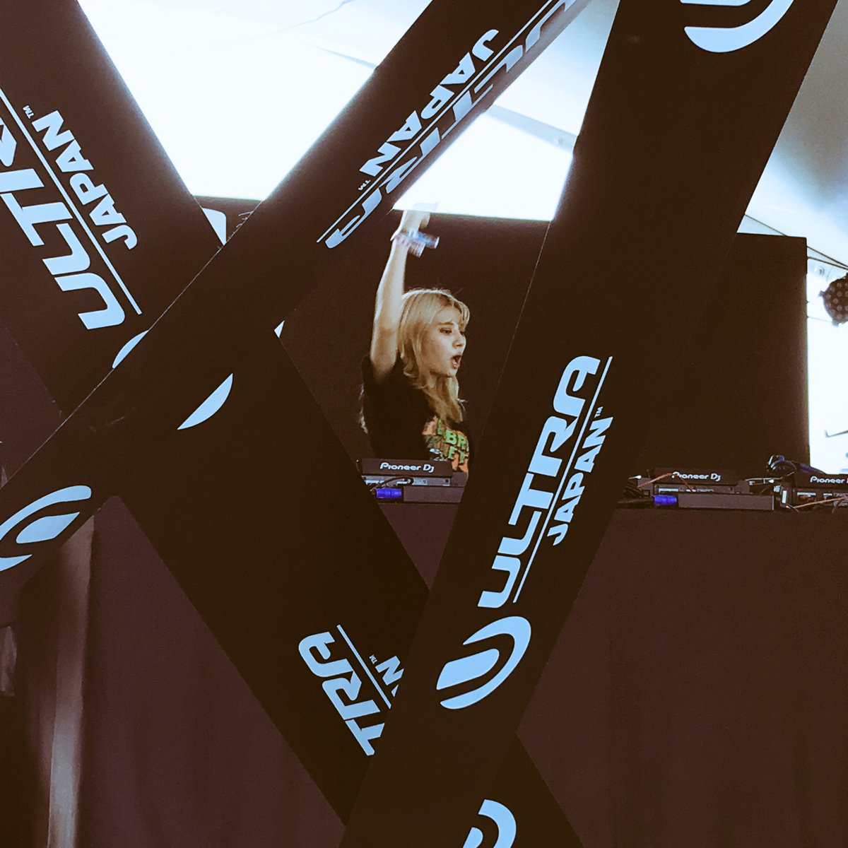 atm_jp's tweet photo. 今日も今日とて最高やった…😌
#UltraJapan #Day2 #NickyRomero #SteveAngelo #ArminVanBuuren #DJcream https://t.co/z8AXIZjDMm