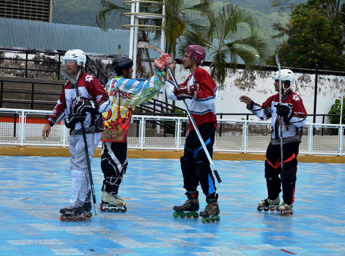 Fundadeporte's tweet photo. Se realizó la I Válida Nacional de Hockey sobre patines en línea, en el Patinódromo de Naguanagua, con miras a la  clasificación internacional que se efectuará en Mar de Plata, en Argentina.

@rafaellacava10 
@RichardN_PSUV https://t.co/AdFJ3S8dwx
