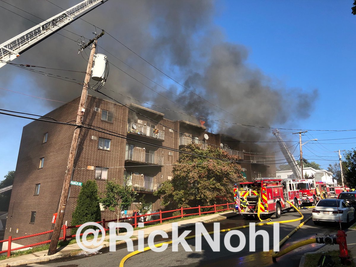 1stDueCrew's tweet photo. Photos from 4-Alarm apartment building #fire in #revere MA on Franklin St @IAFFNewsDesk @THE_PFFM @RickNohl on scene https://t.co/XMenrc8NOU