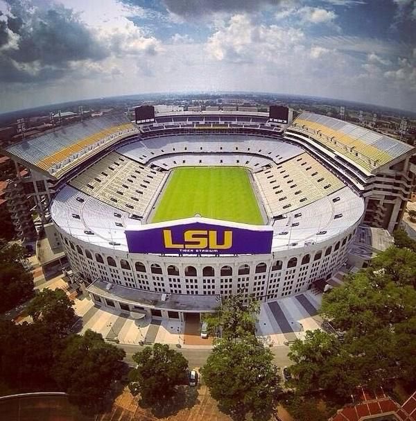 christhompjr's tweet photo. #AGTG After a conversation with @G5JeffMartin , I’m excited and blessed to say that I’ve received an offer from Louisiana State University #GeauxTigers 🏈🐯 @Coach_EdOrgeron @Duncanville_Fb https://t.co/2qNiIyTA2e