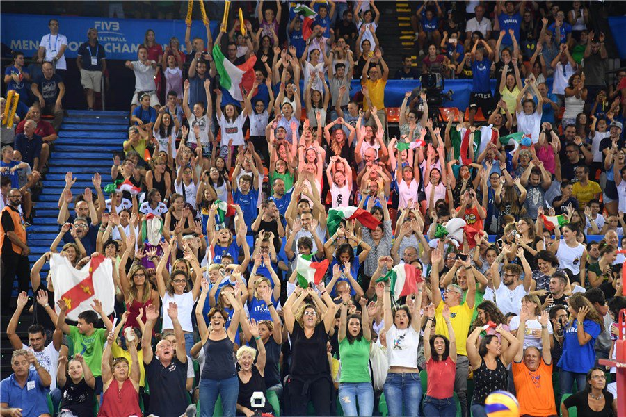 Federvolley's tweet photo. #VolleyMondiali18 
POKER azzurro a #Firenze !!!
L'Italia!!🇮🇹 vince 3-0 !!!
RT e applausi per #LaNazionale 

 #ItaliaRepubblicaDominicana #VolleyballWchs @FIVBVolleyball https://t.co/YHNX0LkxpC