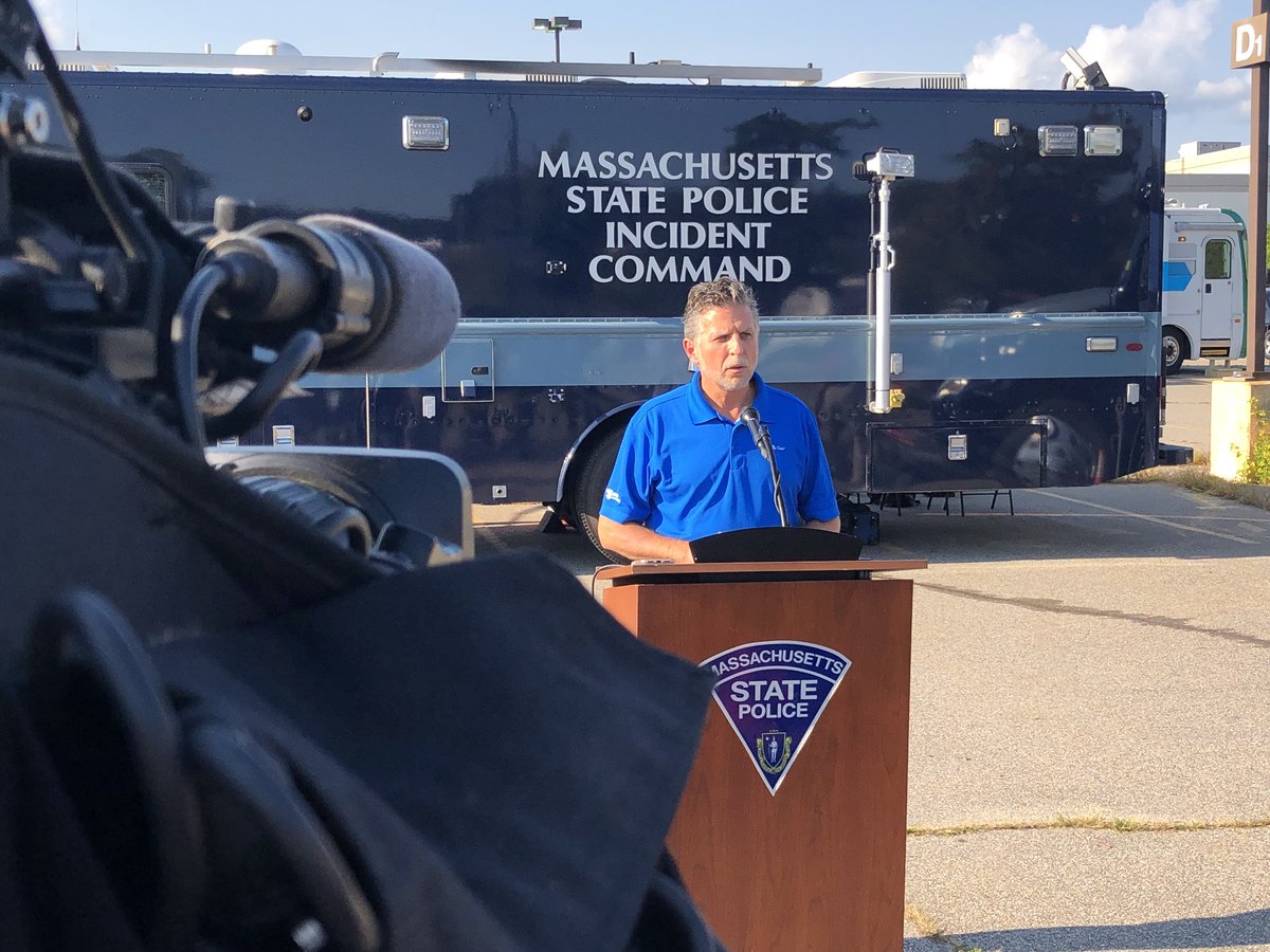 LitsaPappas's tweet photo. BREAKING: CEO of NiSource (parent company of Columbia Gas) speaking now about #MerrimackExplosions. He says it’s heartbreaking to see this devastation &amp; disruption to daily lives. Watch live @boston25 #MVGasFire #MAGasFire https://t.co/ACdzIAmRJw