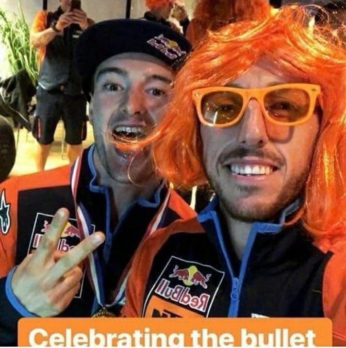 Os imagináis al vencedor y al vencido celebrando la temporada juntos? Cuánto les queda a muchos por aprender del motocross.