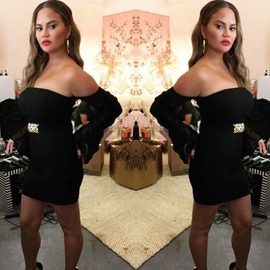 Deux valent mieux qu'un • @chrissyteigen in the Anastasia Dress styled by @monicarosestyle 🖤 ift.tt/2MC0d92