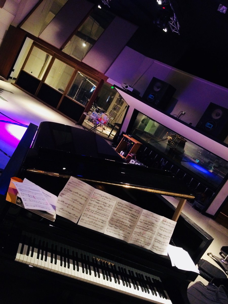 jwNewMusic's tweet photo. ...in the studio with the MARK DRESSER 7 ~ great musicians, great compositions ~ this is going to be fun!
#MarkDresser (#bass) #NicoleMitchell (#flute) #MichaelDessen (#trombone) #MartyEhrlich (#clarinet / #altosax) #JimBlack (#drums) #KeirGoGwilt (#violin) JW (#piano) https://t.co/16h9jbQCg6