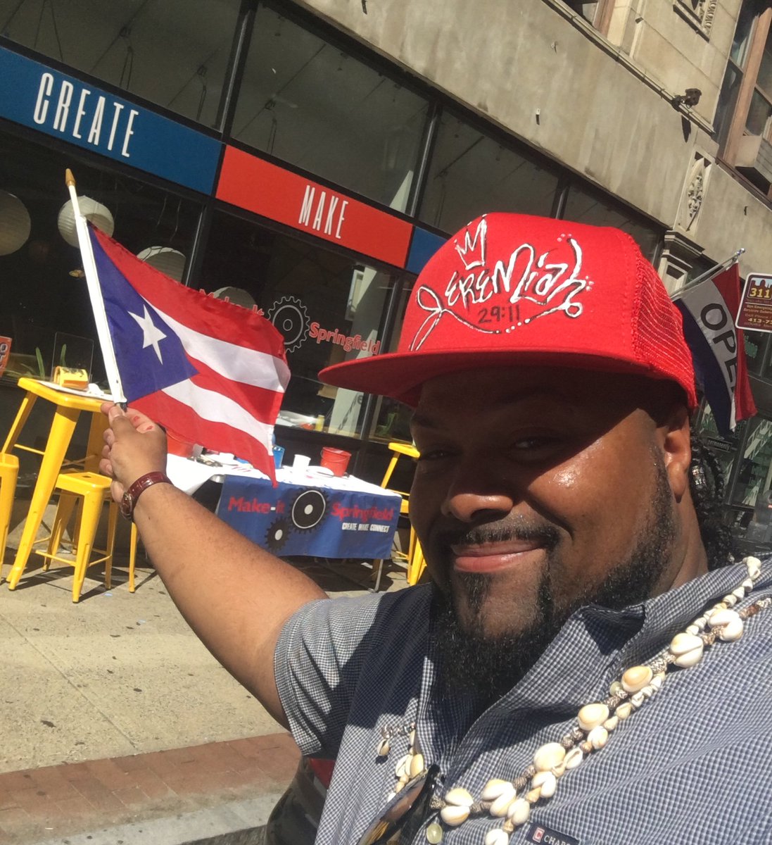 MakeItSpfld's tweet photo. We had a great time at the Springfield Puerto Rican Parade today! #springfieldprparade #makeitspringfield #boricua #413 #springfieldma https://t.co/xrKo6JwbVs