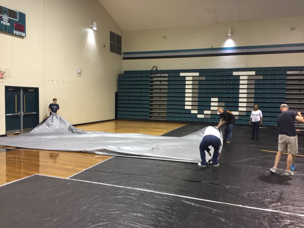 jenwswartz's tweet photo. Very grateful for all the help at @WjhsNc as we swept and sanitized the tarps #CleanupCrew #HurricaneFlorence #teamjoco @JCPS_NC @MsBarbourAP @DaneJones1983 https://t.co/x605ADLTsF