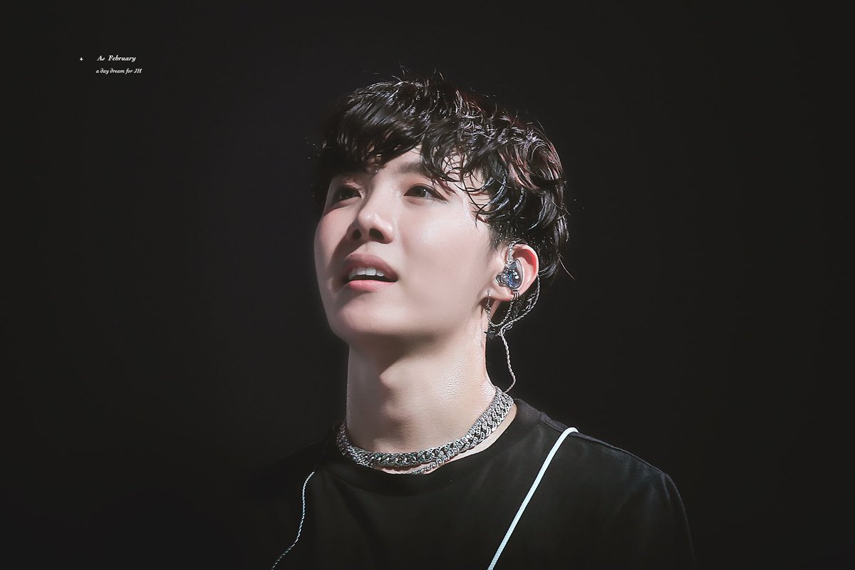 AsFebruary_218's tweet photo. 180915 LYS in FORT WORTH

All the little pieces of you look how they shine above ✨✨🌙

#제이홉 #호석 #JHOPE 
@BTS_twt https://t.co/wxiPiXNrQW