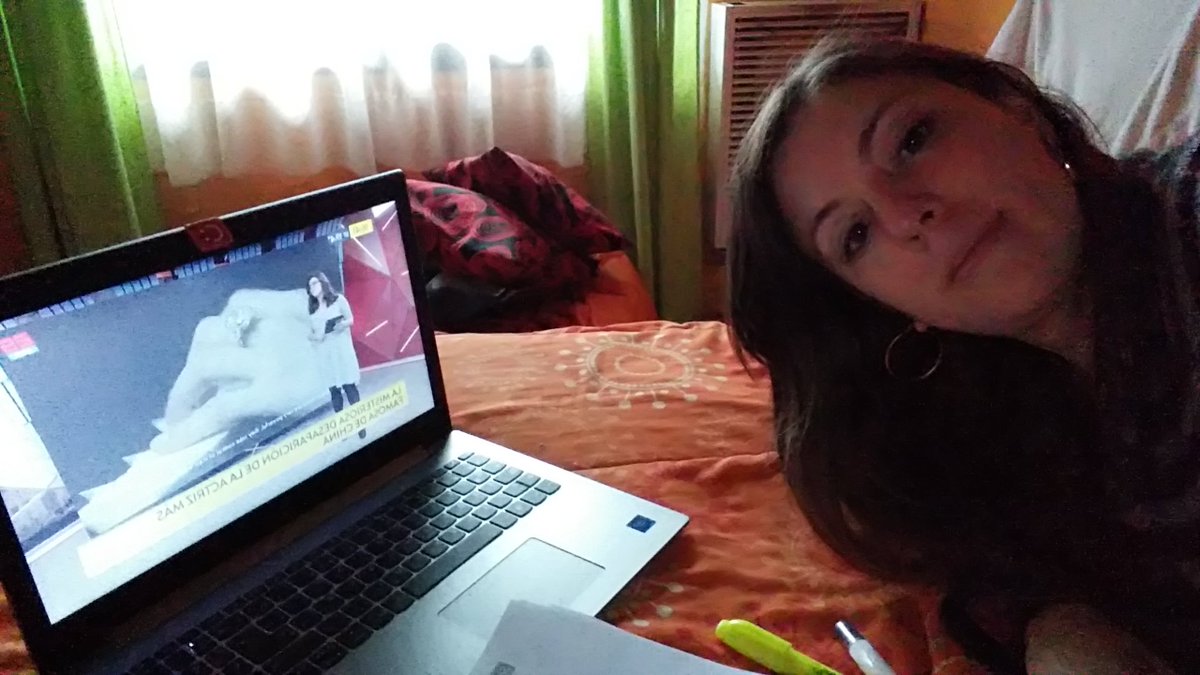 ayeeclipse's tweet image. mirandolos desde Bariloche por internet y estudiando un poco  #domingoentn