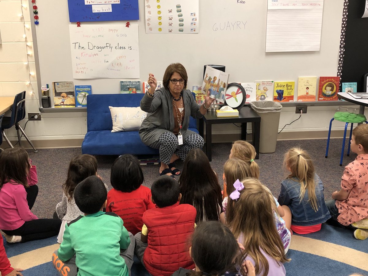 Thanks for reading to us Mrs. Farmer!😊😊