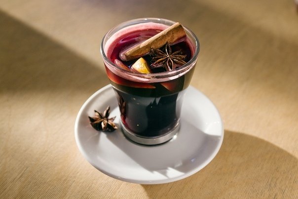 — Ого, специи такие интересные. Что ты варишь? 
— Осенний суп. 
— Но это же глинтвейн! 
— Это. Осенний. СУП!