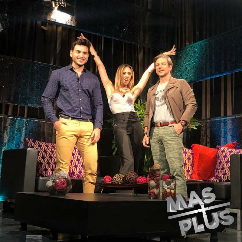 Venevision_Plus's tweet photo. HOY tu programa farandulero llega lleno de muchos chismes buenísimos ¡No te lo pierdas! Junto a @cynthialander @rafaeloropezag @fernandelfino @lamarisolrr y @pedritopadilla 
.
ESTA NOCHE a las 7:00pm https://t.co/QxRAHPDlk1