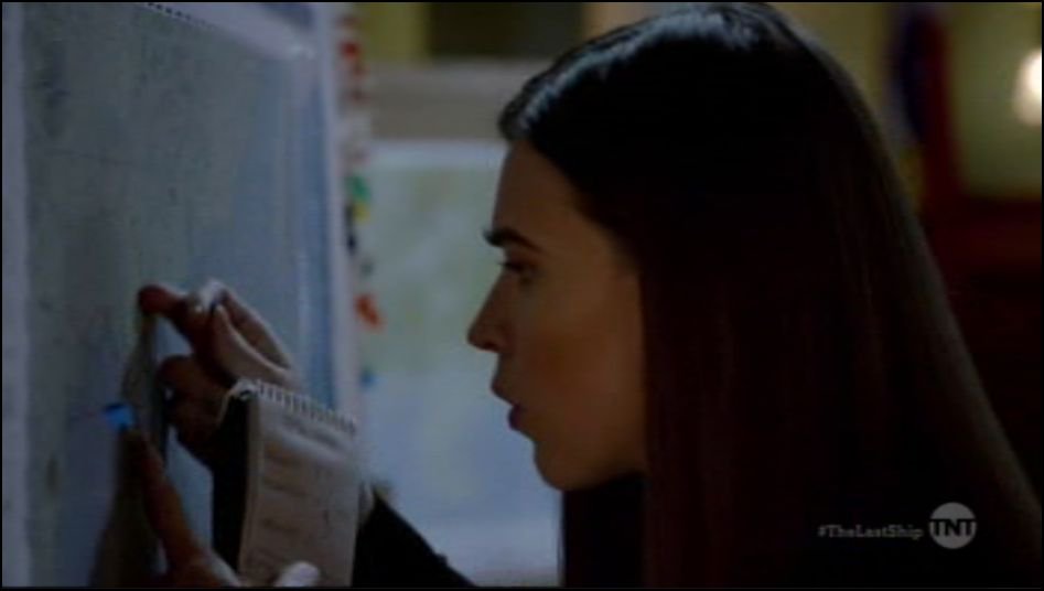 BlackhawkStrykr's tweet photo. @LastShipTV It's #SlatterySunday Bonus time! This week it's @MarissaNeitling as the awesome kickass #NathanJames #TAO #KaraGreen who figured out what dastardly deeds PUS (Peng United with Shaw) were up to! Isn't she awesome?!! #Kara rocks! #TheLastShip https://t.co/MqzXtGomrF
