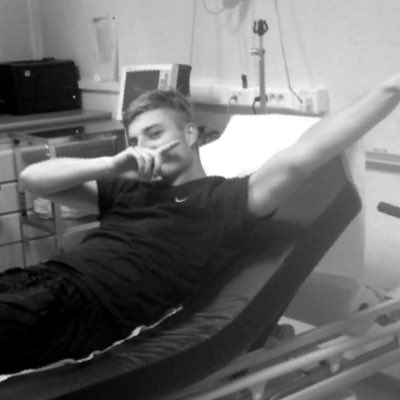 Matthi_Gi's tweet photo. #NouvellePhotoDeProfil #Rienqueçatapelapauseauxurgences #merceeee https://t.co/Qok9CdXNGm