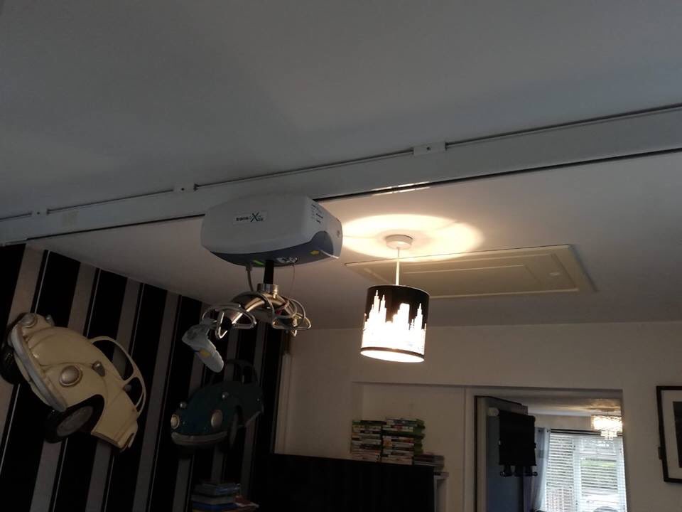 ManorBuildingUK's tweet photo. We help clients with disabilities by making adaptations to enhance their quality of life. This is a hoist in a bedroom & a bathroom we adapted. The clients were delighted. Call us on 0800 002 9494 for more info. #adaptations #support #disabilty #ManorBuildingSolutions #Access https://t.co/oj4och0BmE