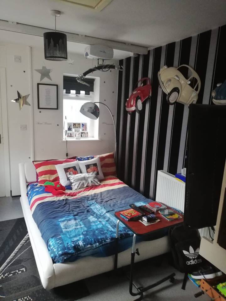 ManorBuildingUK's tweet photo. We help clients with disabilities by making adaptations to enhance their quality of life. This is a hoist in a bedroom & a bathroom we adapted. The clients were delighted. Call us on 0800 002 9494 for more info. #adaptations #support #disabilty #ManorBuildingSolutions #Access https://t.co/oj4och0BmE