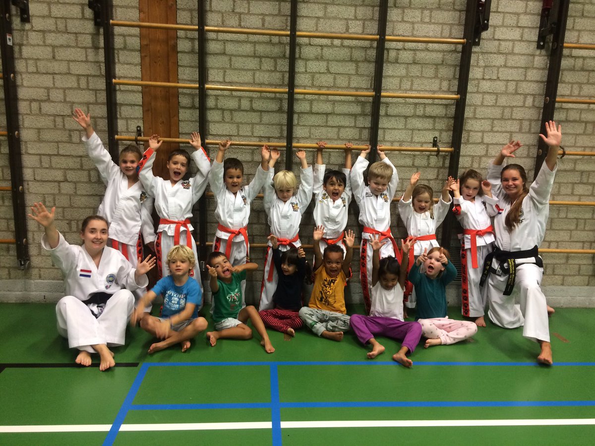 SS_TimKool's tweet image. Wat een feest was het voor de KUBZ deze week🎉In je eigen lesuur mochten de kinderen een vriendje, vriendinnetje, papa of mama meenemen. Wat een gezelligheid! Hartstikke leuk om iedereen te leren kennen &amp;amp; wat deed iedereen het goed. We hopen jullie snel allemaal weer te zien.🙋🏼