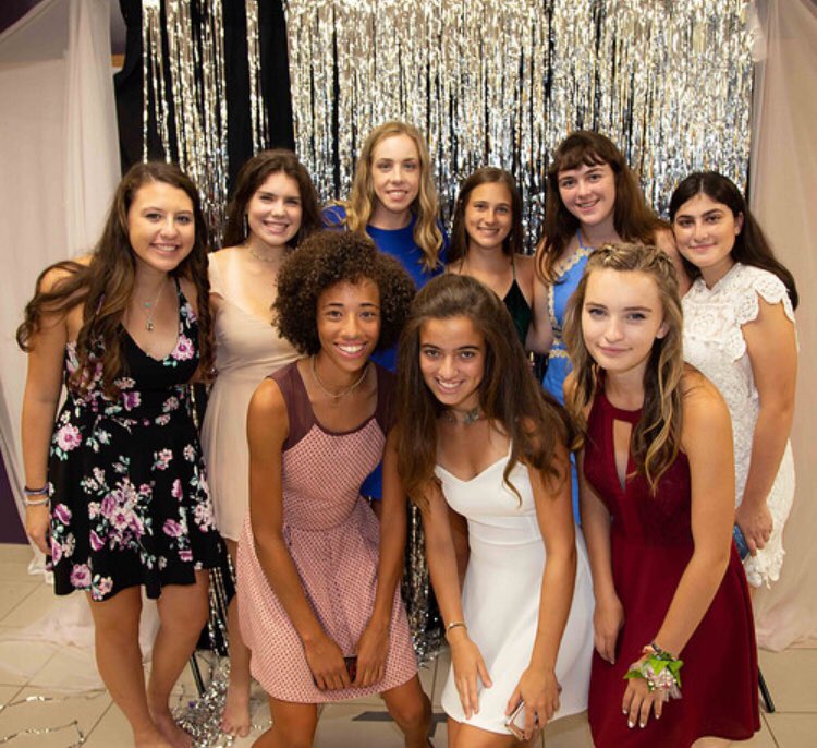 Look at the varsity tennis team taking on hoco!!