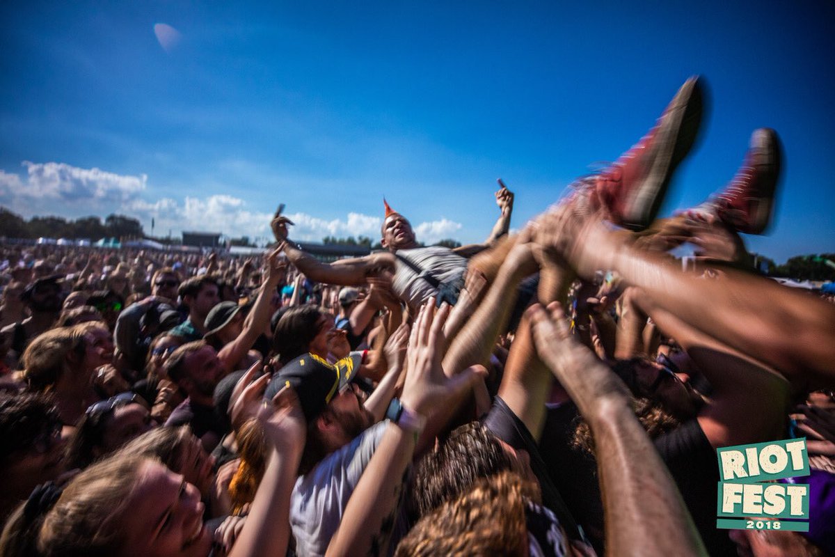 Crowd surfing to. at Riot Fest.pic.twitter.com/8BrO11S3zc. @swmrs. 