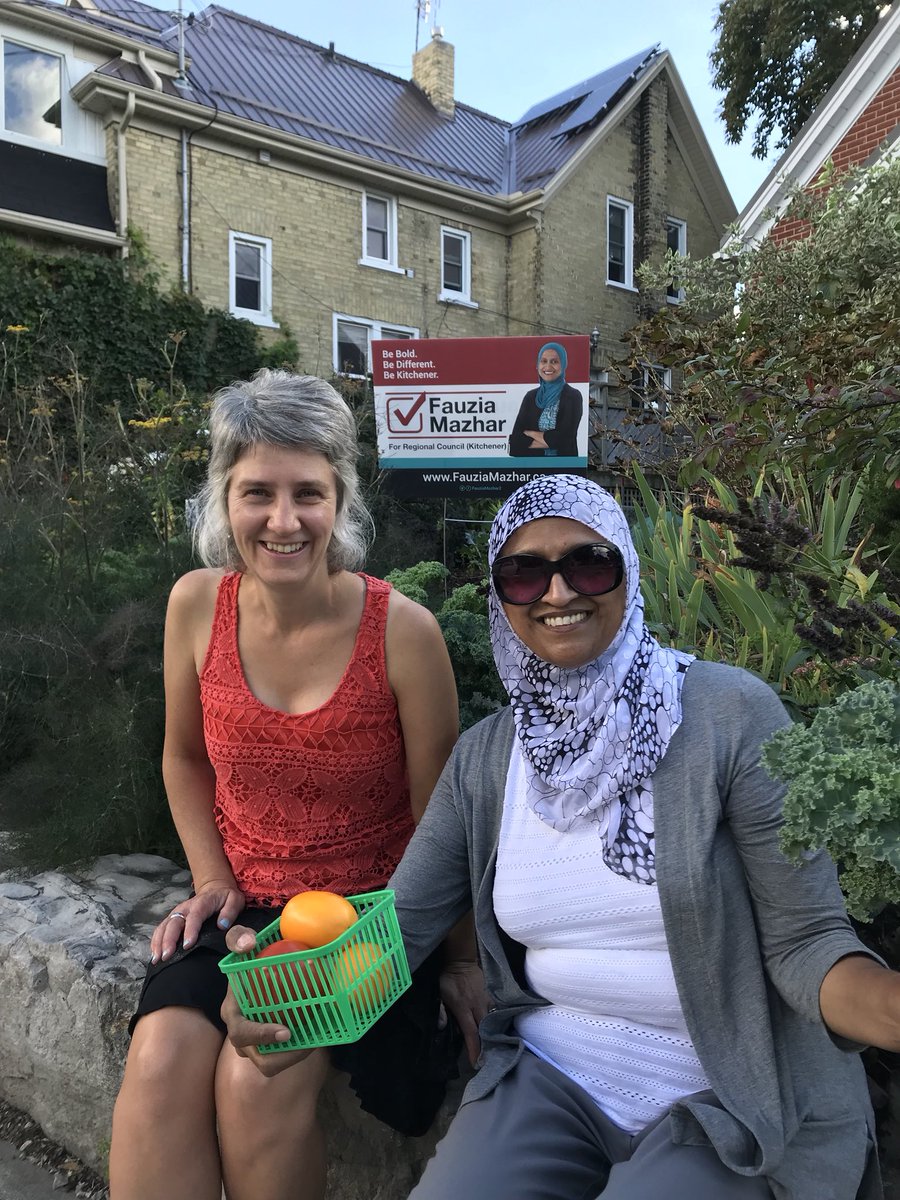 fauziamazhar2's tweet photo. First batch of lawn signs out. Some 50 or so lucky households now have bold looking sign. Hugs, smiles, support, and home grown kale and tomatoes is what was received with gratitude in exchange.
#fauzia4regionalcouncil #wrawesome #BeBoldBeDifferentBeKitchener https://t.co/E8fcnPiiXT