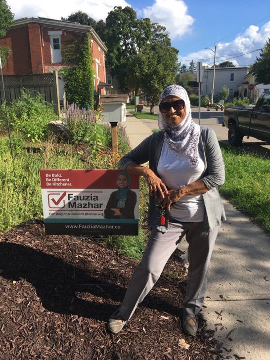 fauziamazhar2's tweet photo. First batch of lawn signs out. Some 50 or so lucky households now have bold looking sign. Hugs, smiles, support, and home grown kale and tomatoes is what was received with gratitude in exchange.
#fauzia4regionalcouncil #wrawesome #BeBoldBeDifferentBeKitchener https://t.co/E8fcnPiiXT