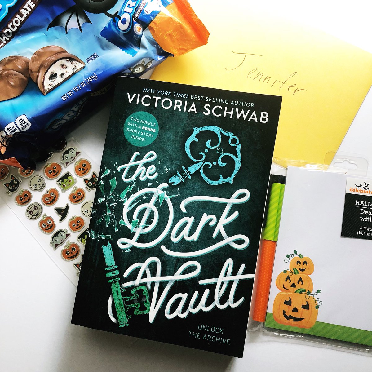 jenniibean24's tweet photo. Got my package from the @ninjabookswap and I love it all so much! Thank you so much @SarahFlood #ninjabookswap #igglebookworms https://t.co/tKFbkzrYgG